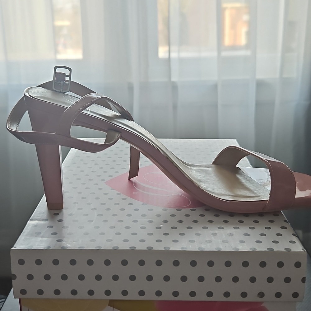 Womens heels - Picture 3 of 6